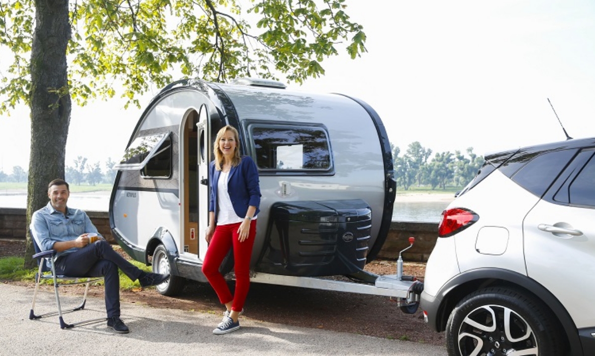 caravan achter auto