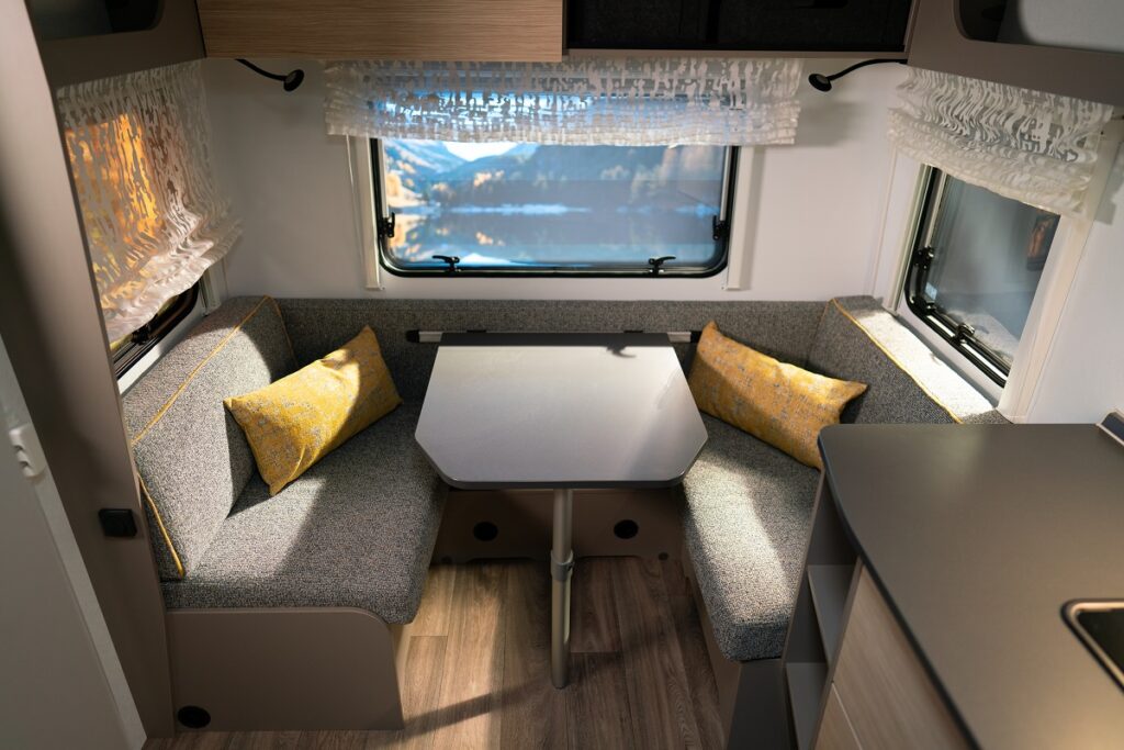 NEXT380 Sitzecke mit Fenster Lounge corner with window